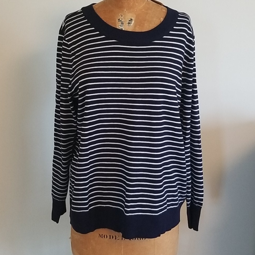 Mesh + Lace sweater with keyhole back